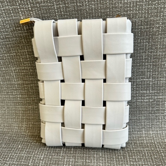 Remi and Reid LINDY WOVEN CELLPHONE OFF-WHITE (straps not included) crossbody - Picture 11 of 13